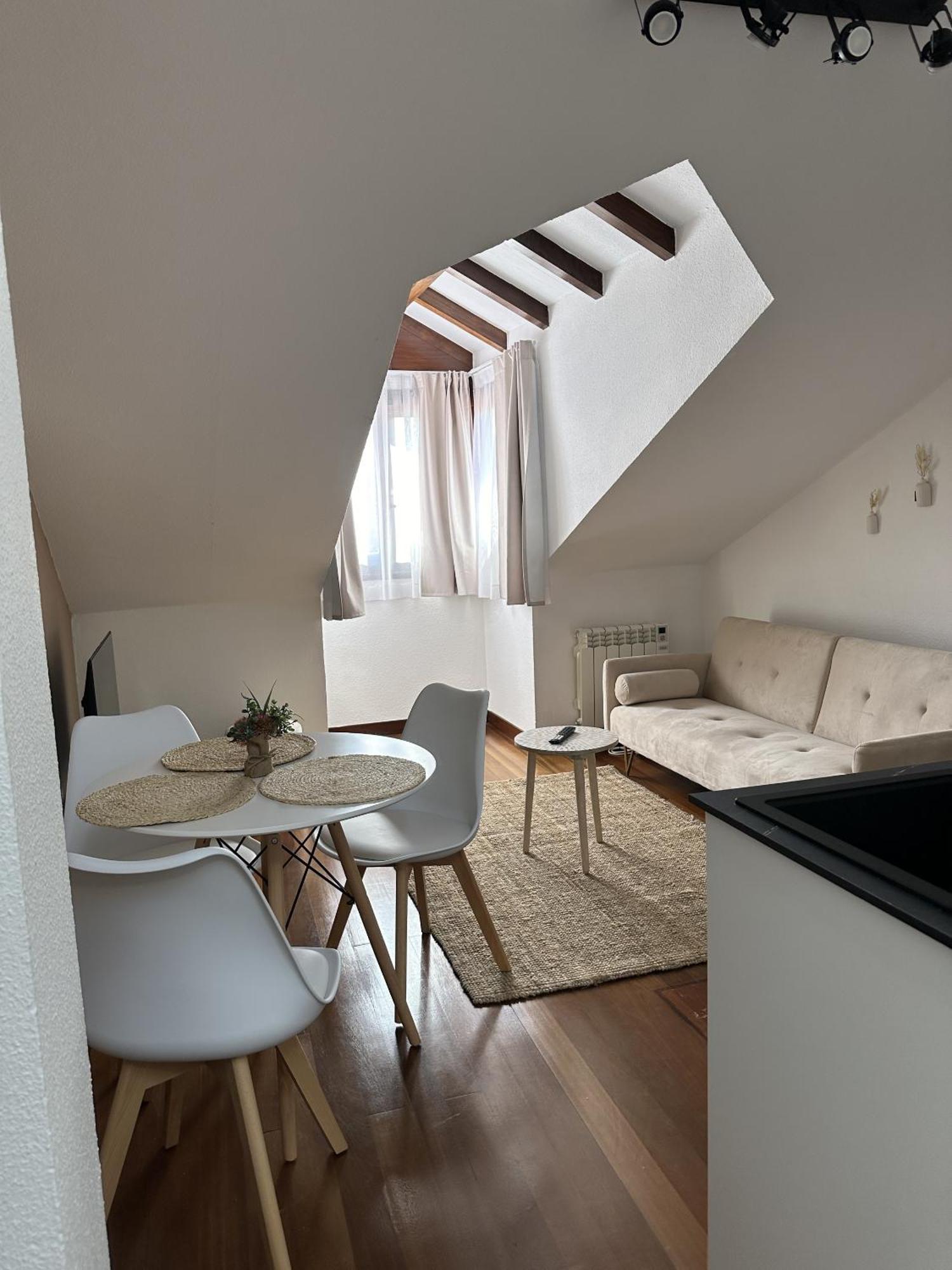 Apartamentos Val De Comillas Exteriör bild